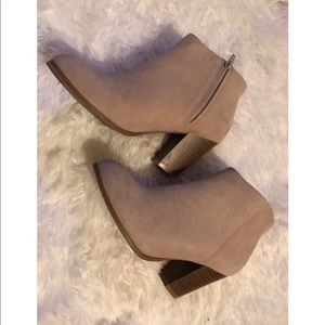 Old Navy Off White Booties